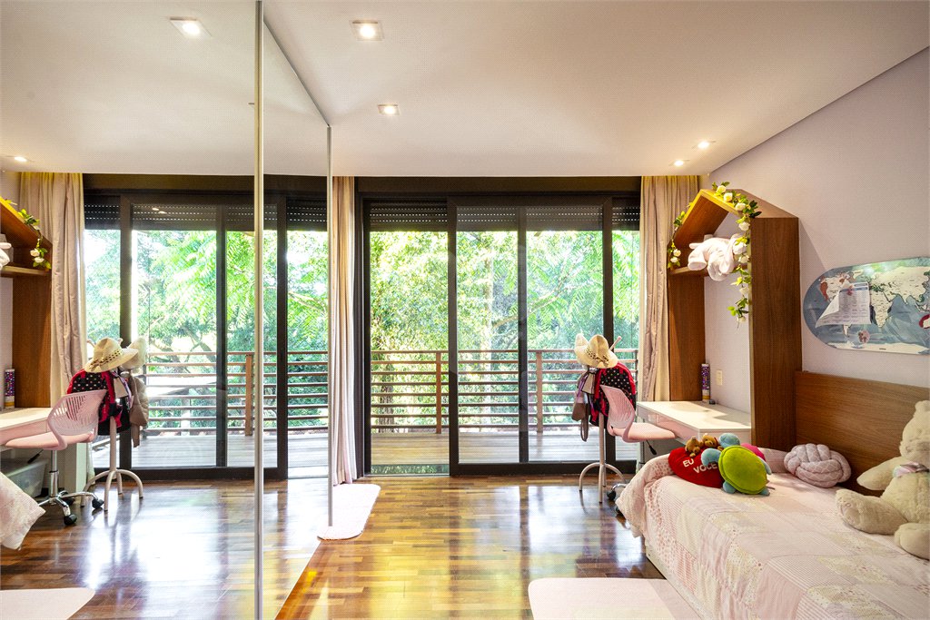 Casa à venda com 4 suítes no condomínio Vila Flora, São Paulo - SP