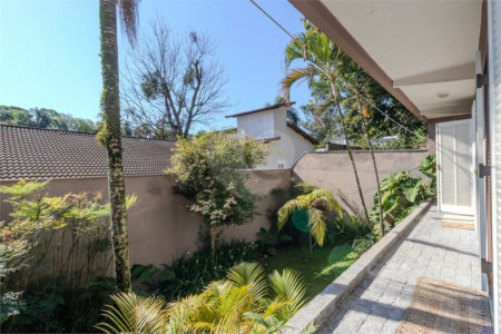 Casa à venda com 3 quartos, sendo 1 suíte, em Alto da Boa Vista, São Paulo, SP