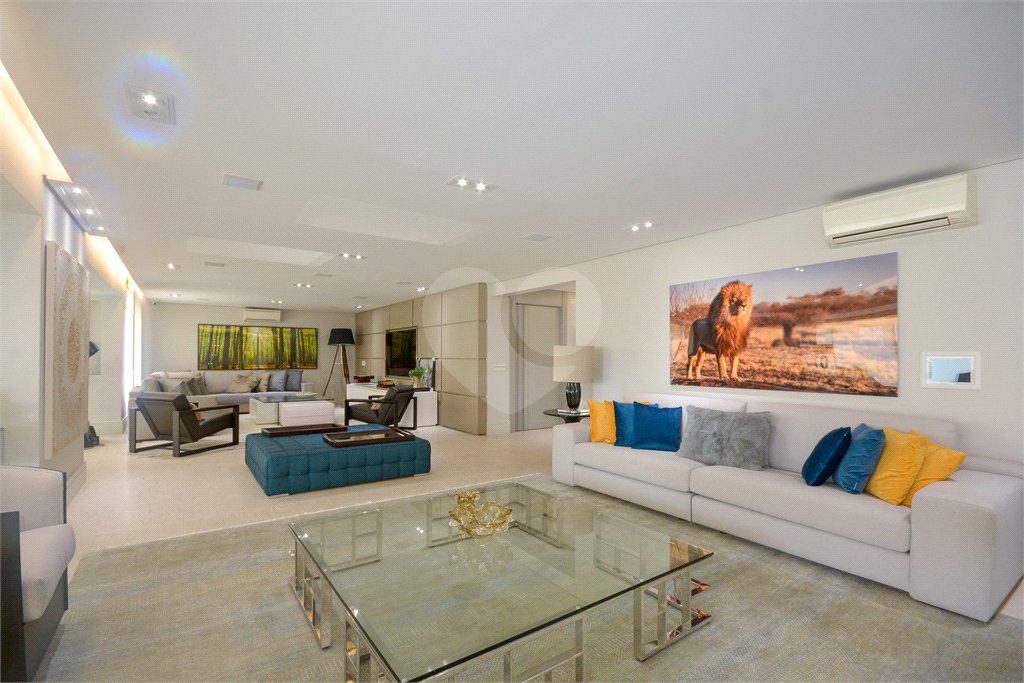 Apartamento à venda com 4 suítes,  em Vila Uberabinha, São Paulo, SP
