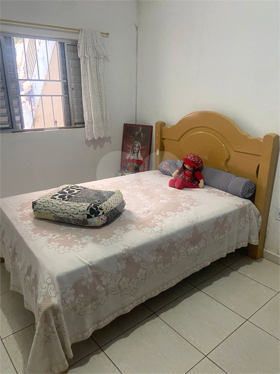 Sobrado à venda com 4 quartos, sendo 2 suítes, em Vila Ruth, Poá, SP
