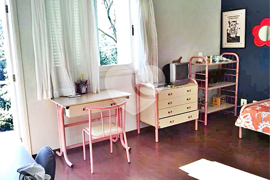 Sobrado à venda com 4 quartos, sendo 3 suítes, em Tremembé, São Paulo, SP