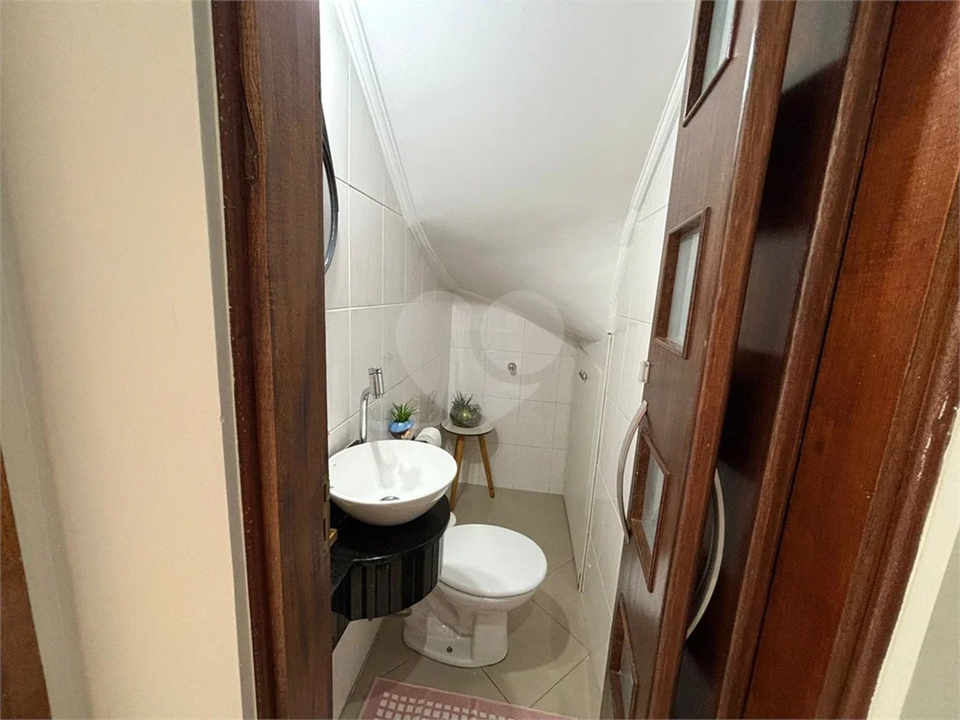 Casa à venda com 3 quartos, sendo 1 suíte, no condomínio Mira Estrela, São Paulo - SP