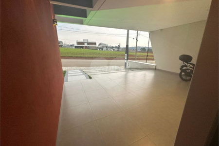 Casa à venda com 4 quartos, sendo 2 suítes, no condomínio Residencial Golden Ville, Itapetininga - SP