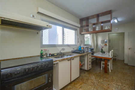 Apartamento à venda com 4 quartos, sendo 1 suíte, em Moema, São Paulo, SP