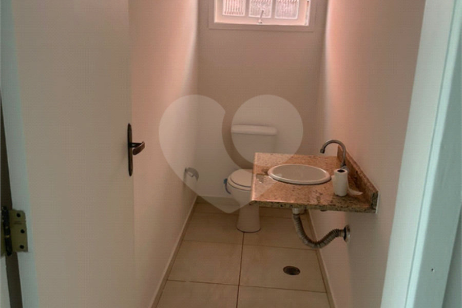 Casa à venda com 4 quartos, sendo 1 suíte,  no condomínio Jardim das Acácias, Cotia - SP
