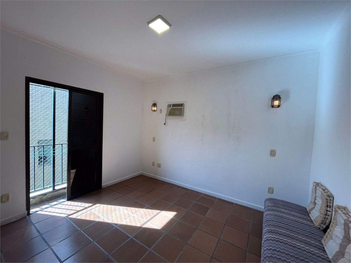 Apartamento com 4 dormitórios à venda, 259 m² por R$ 900.000,00 - Jardim Três Marias - Guarujá/SP