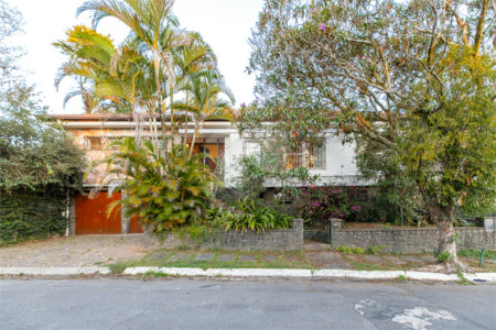 Casa Térrea à venda com 5 quartos, sendo 3 suítes, em Jardim Marajoara, São Paulo, SP