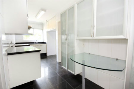 Apartamento à venda com 3 quartos, sendo 1 suíte, em Alto da Boa Vista, São Paulo, SP