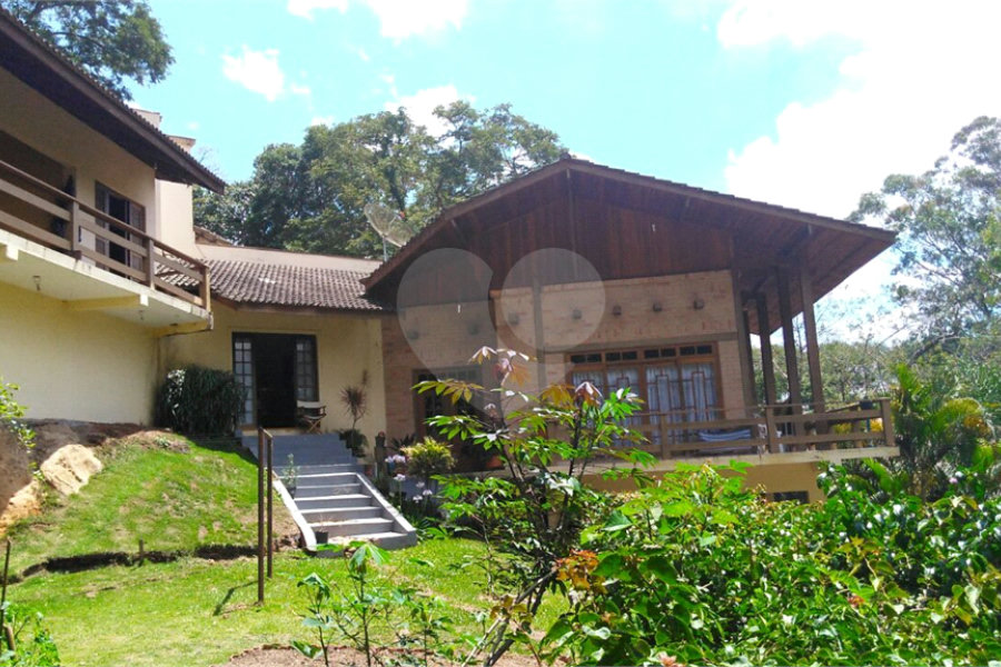 Casa à venda ou para alugar com 3 quartos, sendo 1 suíte, no condomínio Alpes de Caieiras, Caieiras - SP