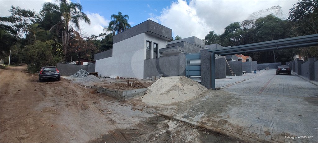Casa à venda com 3 quartos, sendo 1 suíte, no condomínio Villagio Brasil, Atibaia - SP