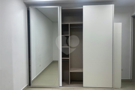 Casa de Vila à venda com 3 quartos, sendo 1 suíte, em Jardim Hípico, São Paulo, SP
