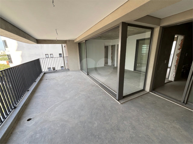 Apartamento à venda com 3 suítes em Moema, São Paulo, SP