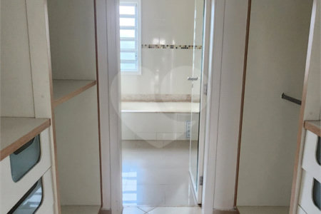Casa à venda com 3 quartos, sendo 1 suíte, no condomínio Terras de São Francisco, Vinhedo - SP
