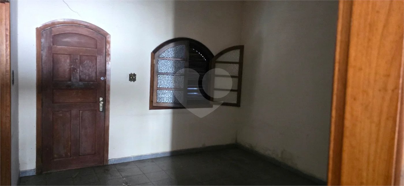 Casa antiga a venda