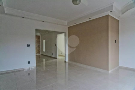 Casa para alugar com 211m², 3 quartos Sem Vaga -Vila Boaçava - São Paulo