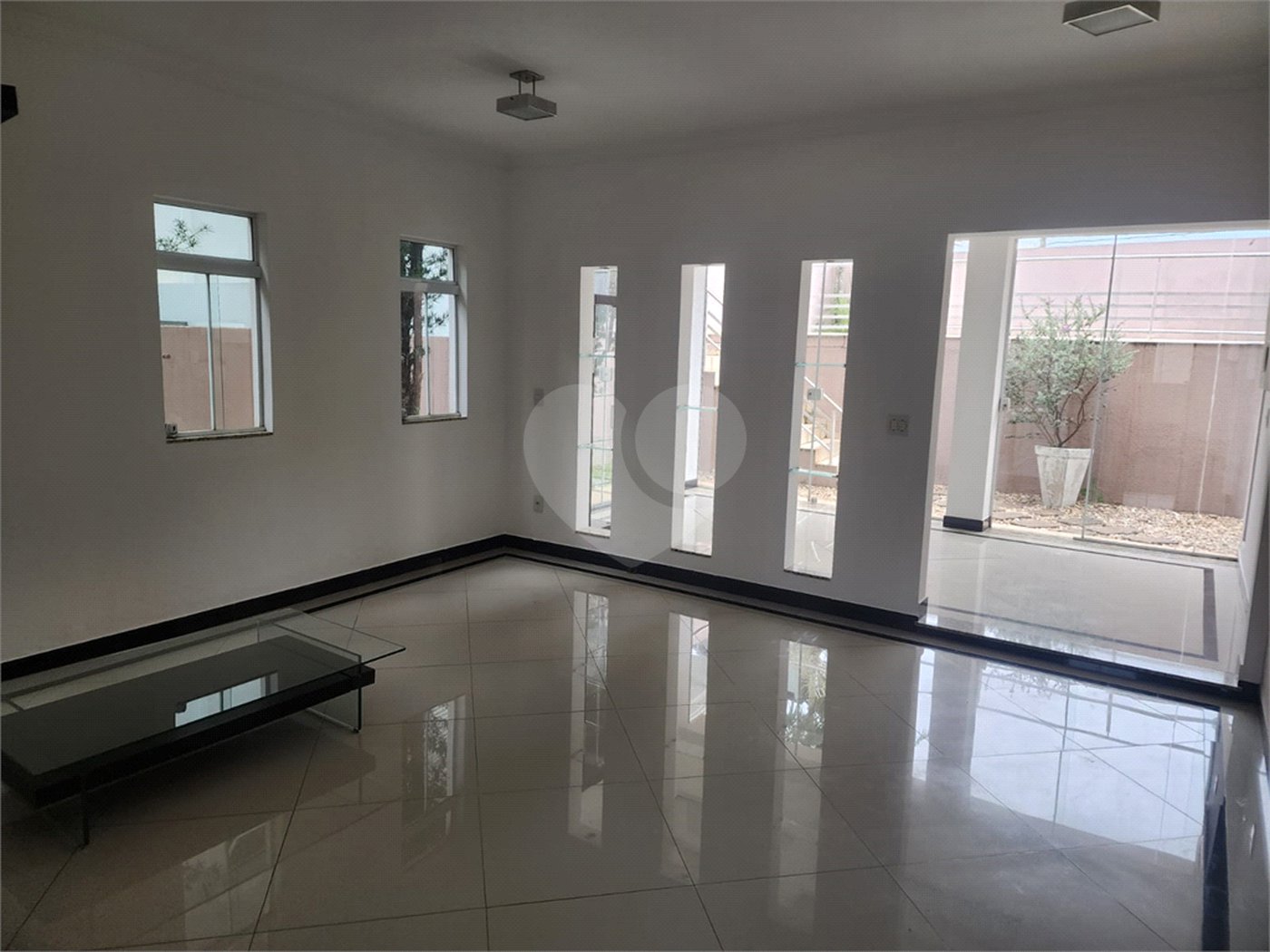 Casa à venda com 3 quartos, sendo 1 suíte, no condomínio Terras de São Francisco, Vinhedo - SP