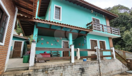 Casa à venda com 4 quartos, sendo 1 suíte, no condomínio Parque Suiça, Caieiras - SP
