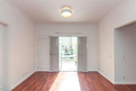 Casa à venda com 4 quartos, sendo 2 suítes, no condomínio Stephanie, São Paulo - SP