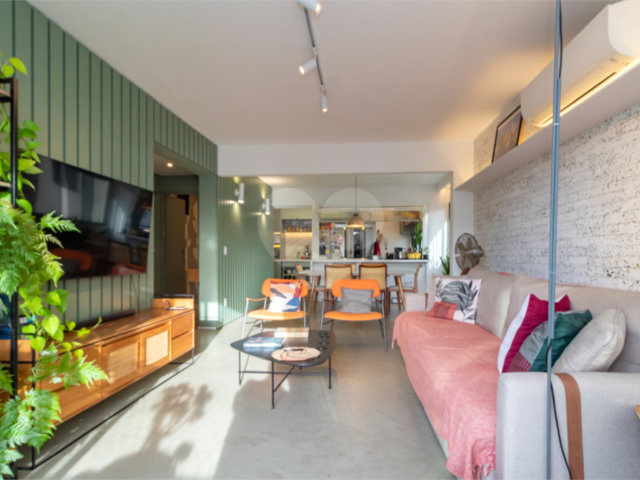 Apartamento à venda com 3 quartos, sendo 1 suíte,  em Moema, São Paulo, SP