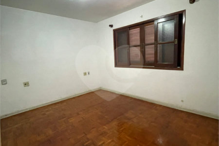Sobrado à venda com 5 quartos, sendo 2 suítes,  em Vila Oliveira, Mogi das Cruzes, SP