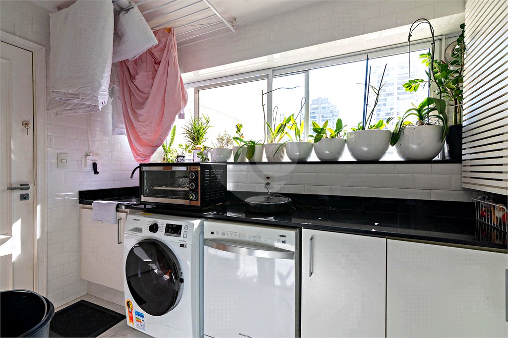 Apartamento à venda com 3 quartos, sendo 1 suíte, em Alto da Boa Vista, São Paulo, SP