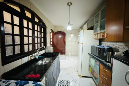 Casa à venda com 4 quartos, sendo 2 suítes, em Parque Santo Antônio, Guarulhos, SP
