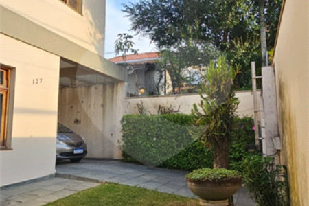 Sobrado à venda ou para alugar com 3 quartos, sendo 1 suíte,  em Indianópolis, São Paulo, SP