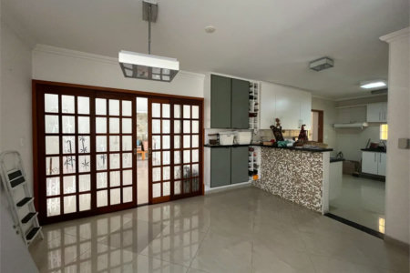 Sobrado à venda com 4 quartos, sendo 1 suíte, em Vila Cordeiro, São Paulo, SP
