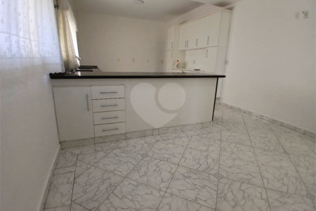 Casa à venda com 4 quartos, sendo 2 suítes, no condomínio Flamboyant, Atibaia - SP