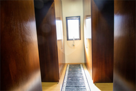 Sobrado à venda com 5 quartos, sendo 3 suítes, no Centro, São Roque, SP