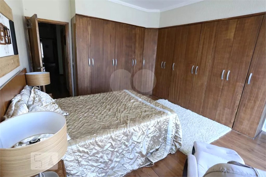 Sobrado à venda com 6 quartos, sendo 5 suítes, em Vila Paranaguá, São Paulo, SP