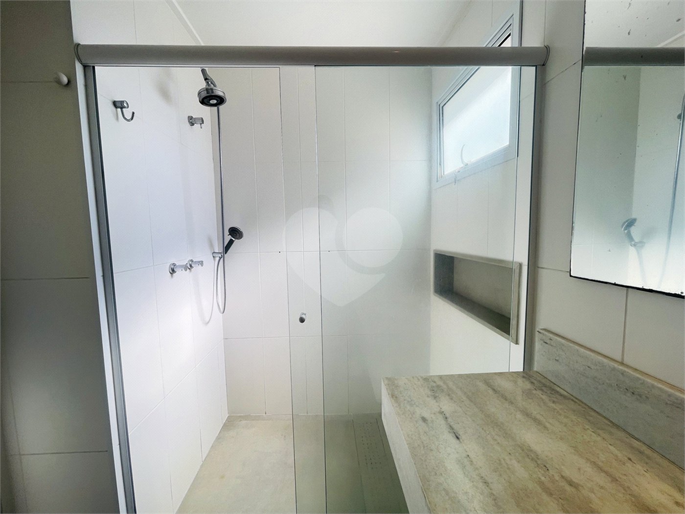 Apartamento à venda com 3 suítes em Vila Gilda, Santo André, SP