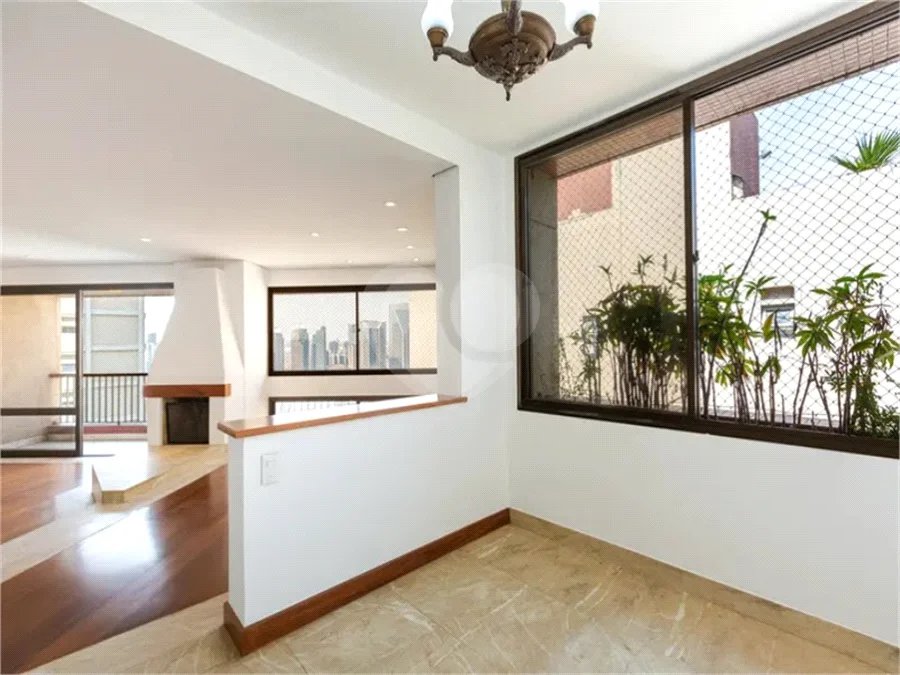 Apartamento à venda ou para alugar com 3 suítes em Real Parque, São Paulo, SP