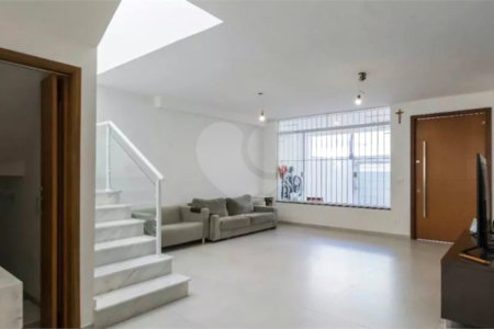 Sobrado à venda com 3 quartos, sendo 1 suíte, em Vila Firmiano Pinto, São Paulo, SP