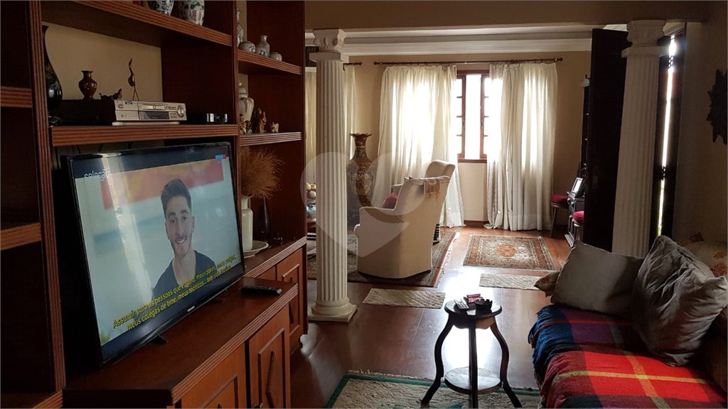 Sobrado à venda com 3 suítes em Vila Gumercindo, São Paulo, SP