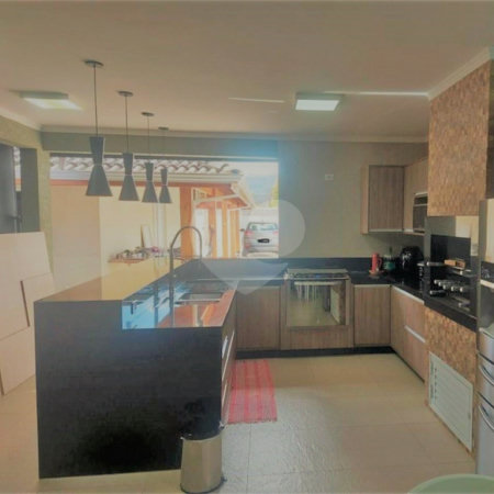 Casa à venda com 5 quartos, sendo 1 suíte, em Jardim Shangri-lá, Atibaia, SP