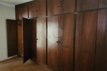 Sobrado à venda com 4 quartos, sendo 1 suíte, no Centro, Araraquara, SP