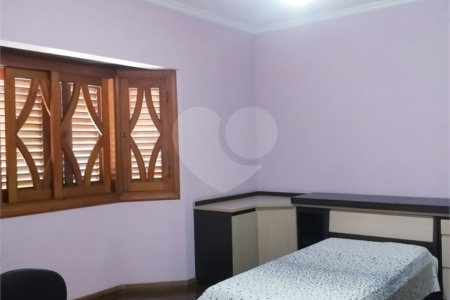 Casa à venda com 4 quartos, sendo 3 suítes, no condomínio Arujá 5, Arujá - SP