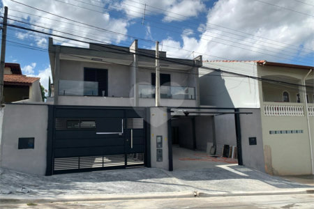 Sobrado à venda com 3 suítes em Jardim Maristela, Atibaia, SP