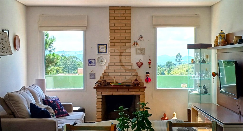 Casa à venda com 3 quartos, sendo 2 suítes, no condomínio Altos de São Roque, São Roque - SP