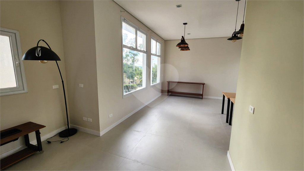 Casa à venda com 5 quartos, sendo 2 suítes, no condomínio Residencial Jardim Primavera, Louveira - SP