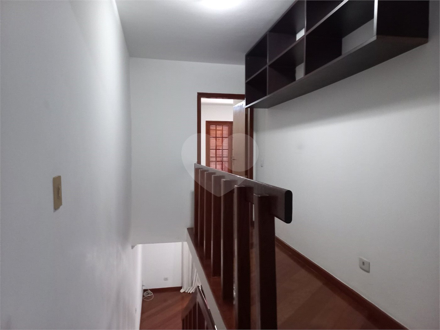 Sobrado à venda com 4 quartos, sendo 3 suítes, em Cidade São Francisco, São Paulo, SP