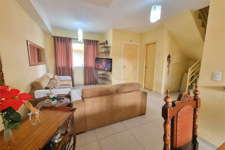 Casa à venda com 3 quartos, sendo 1 suíte, no condomínio Village St. Louis, São Paulo - SP