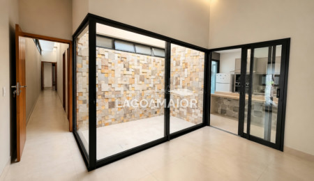 Casa à venda com 3 quartos, sendo 2 suítes, em Village do Lago, Três Lagoas, MS