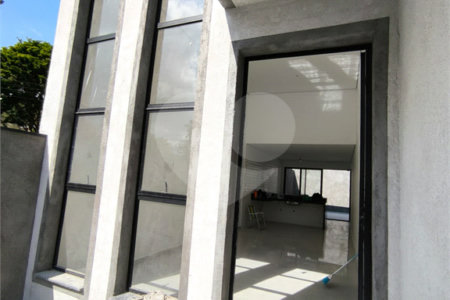 Casa à venda com 3 quartos, sendo 1 suíte, no condomínio Villagio Brasil, Atibaia - SP