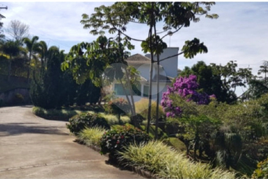 Casa à venda com 4 suítes no condomínio Monte Samkhya, Serra Negra - SP