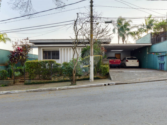 Casa à venda com 5 quartos, sendo 2 suítes,  em Alto da Boa Vista, São Paulo, SP