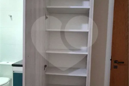 Casa à venda com 3 quartos, sendo 1 suíte, no condomínio Alvorada Parque Vitória, São Paulo - SP
