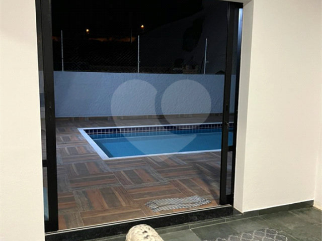 Casa à venda com 4 quartos, sendo 2 suítes,  no Centro, Serra Negra, SP
