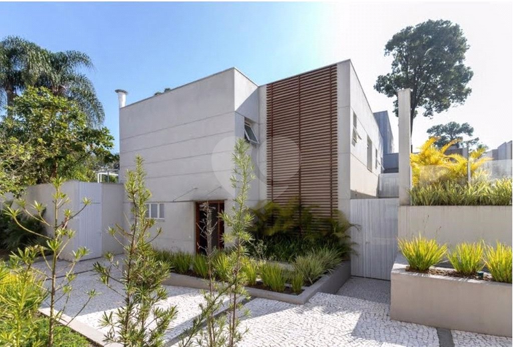 Casa à venda com 4 suítes no condomínio Hípica Garden, São Paulo - SP